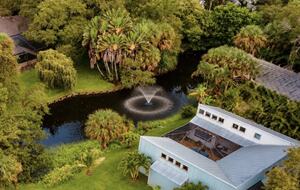 West Palm Beach Courtyard Retreat Near the Intracoastal - West Palm Beach, Florida