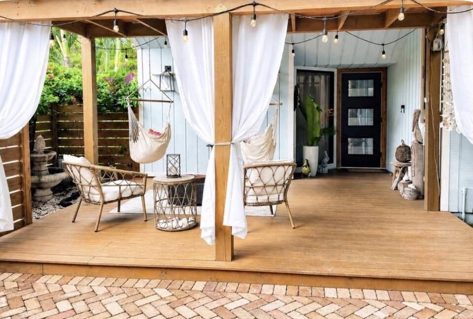 West Palm Beach Courtyard Retreat Near the Intracoastal - West Palm Beach, Florida