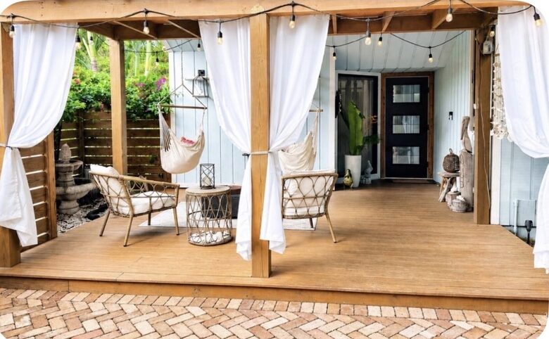 West Palm Beach Courtyard Retreat Near the Intracoastal - West Palm Beach, Florida