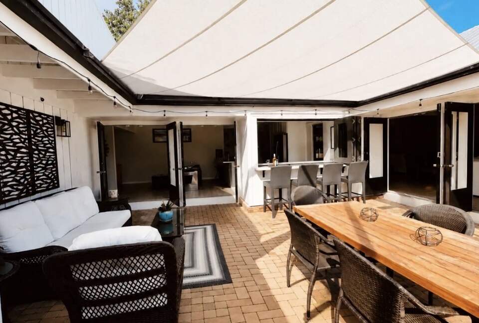 West Palm Beach Courtyard Retreat Near the Intracoastal - West Palm Beach, Florida