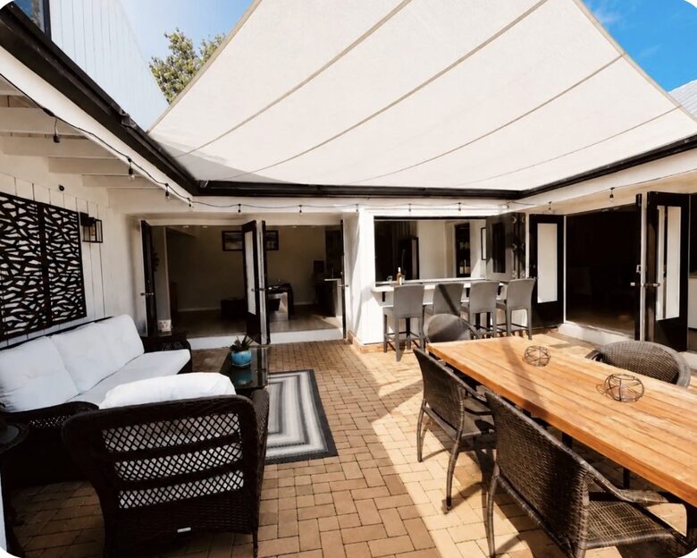 West Palm Beach Courtyard Retreat Near the Intracoastal - West Palm Beach, Florida
