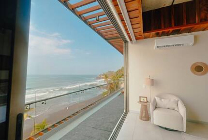 El Zonte Oceanfront Retreat - Chiltiupán, El Salvador