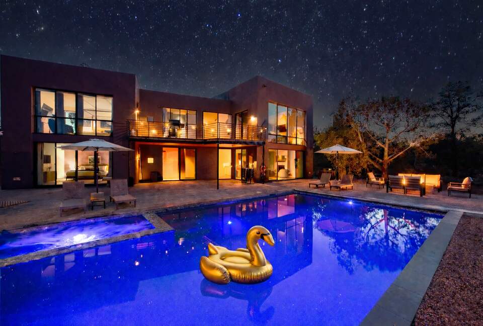 Bella Vista: A Luxury Desert Retreat with Red Rock Views & Resort Style Backyard - Sedona, Arizona