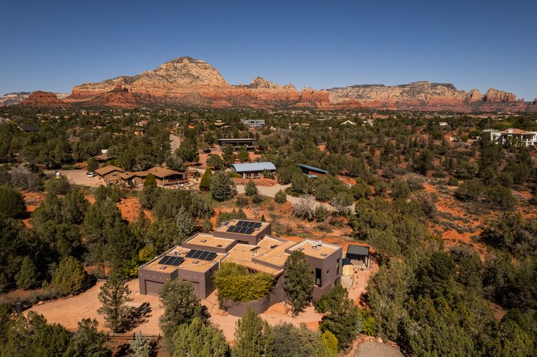 Bella Vista: A Luxury Desert Retreat with Red Rock Views & Resort Style Backyard - Sedona, Arizona