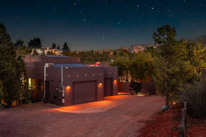 Bella Vista: A Luxury Desert Retreat with Red Rock Views & Resort Style Backyard - Sedona, Arizona