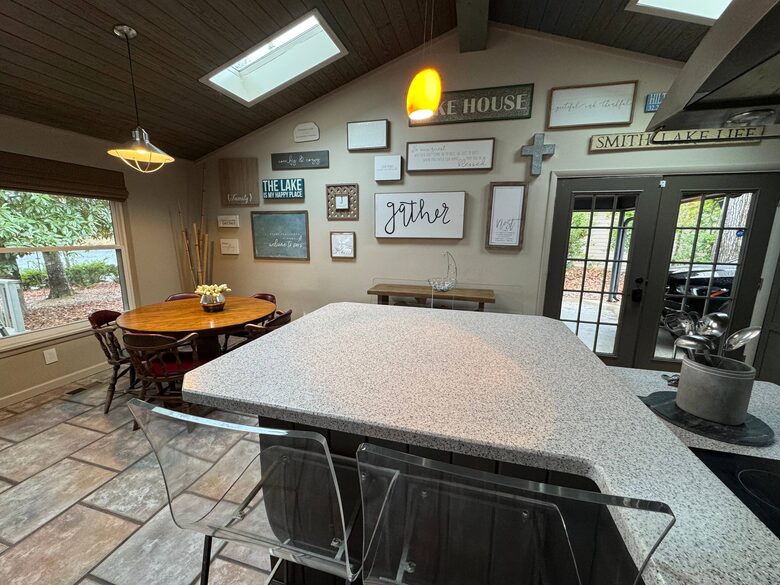 Smith Lake Waterfront Retreat near Duncan Bridge Marina - Jasper, Alabama