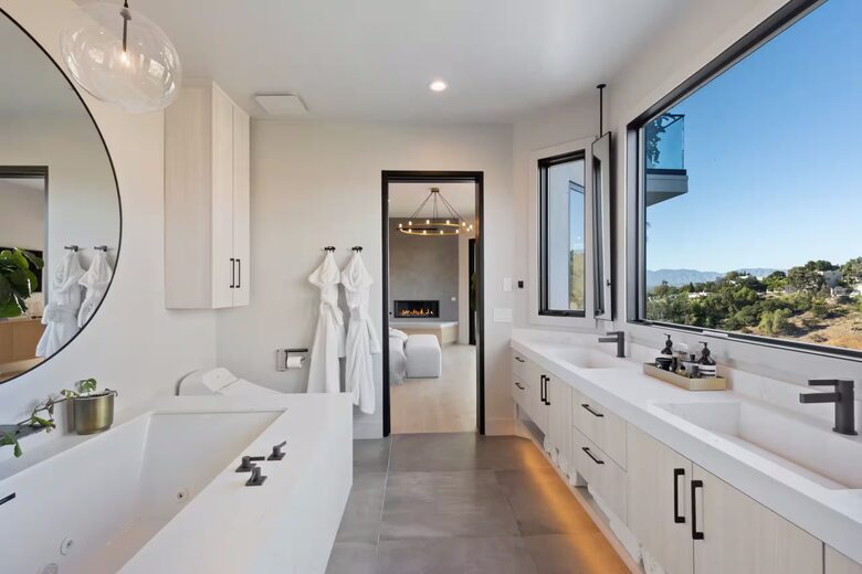 Custom Studio City Hillside Oasis with Pool and Recording Studio - Studio City, California
