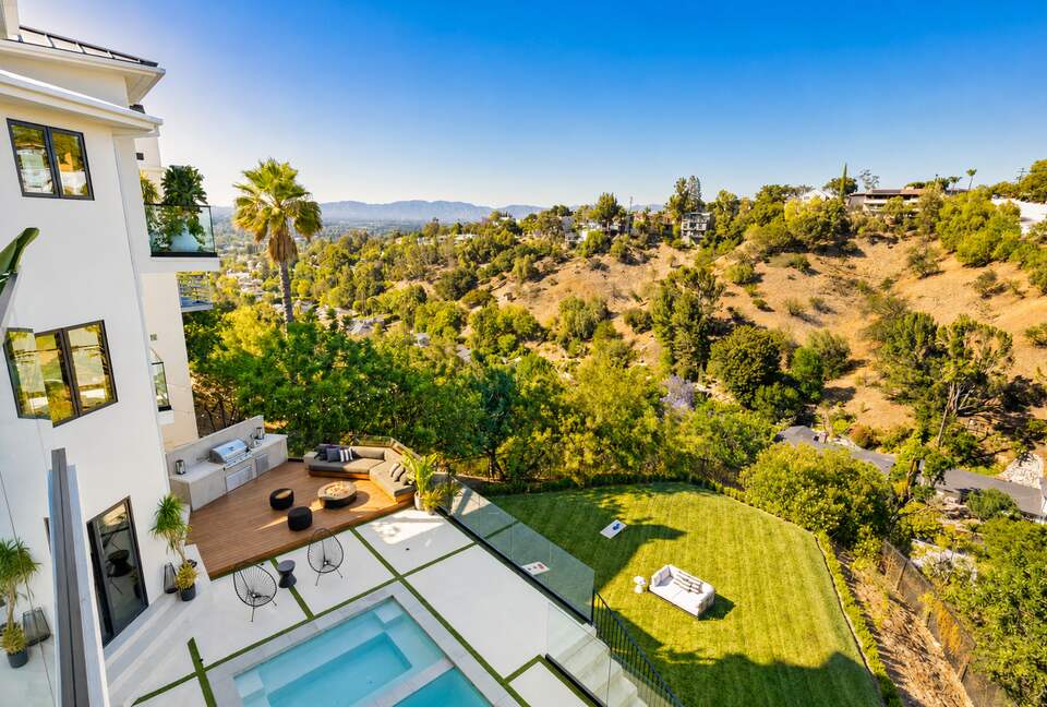 Custom Studio City Hillside Oasis with Pool and Recording Studio - Studio City, California