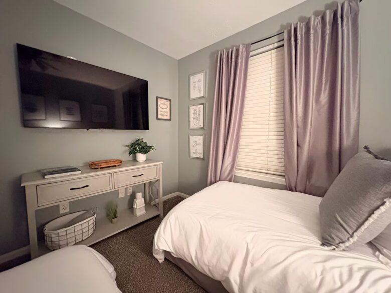 The Woodlands Retreat with Private Hot Tub - The Woodlands, Texas