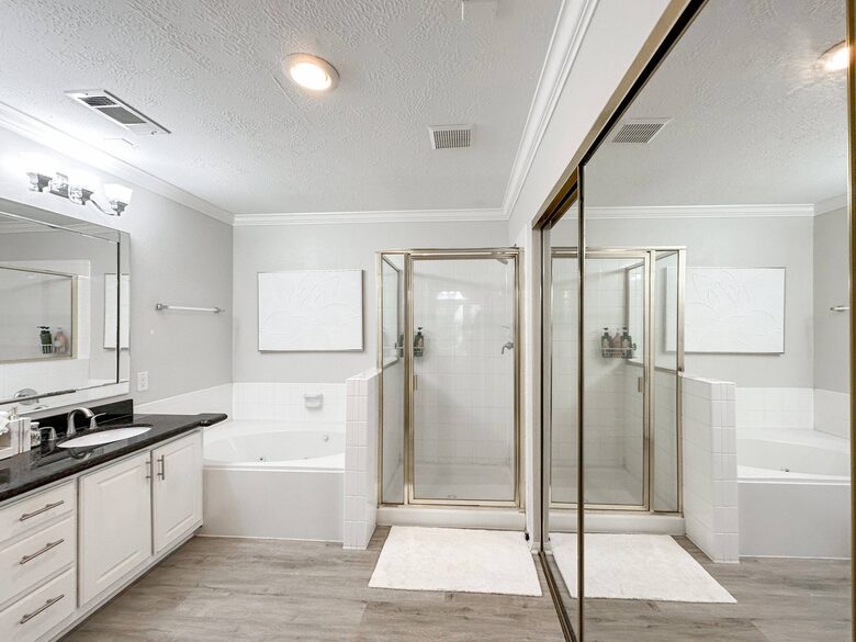 The Woodlands Retreat with Private Hot Tub - The Woodlands, Texas
