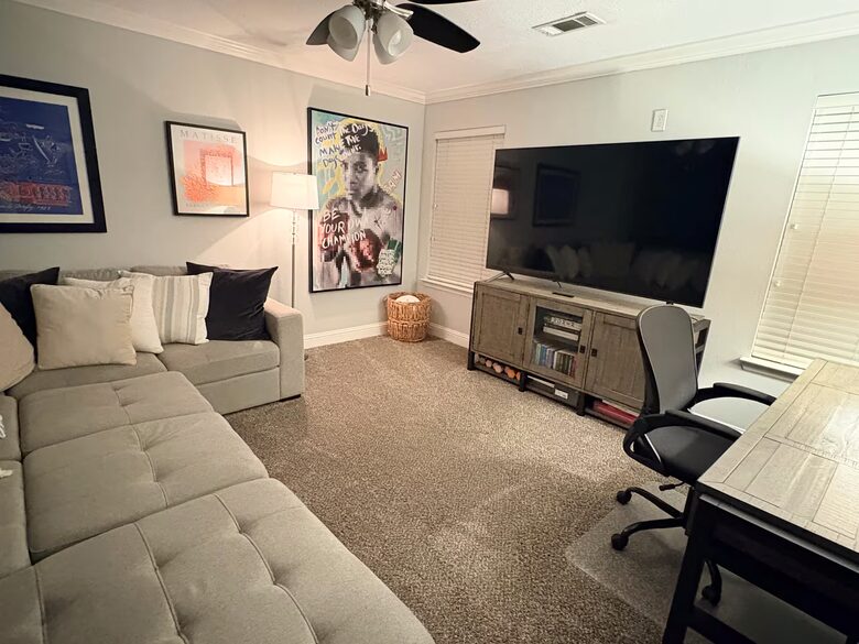 The Woodlands Retreat with Private Hot Tub - The Woodlands, Texas