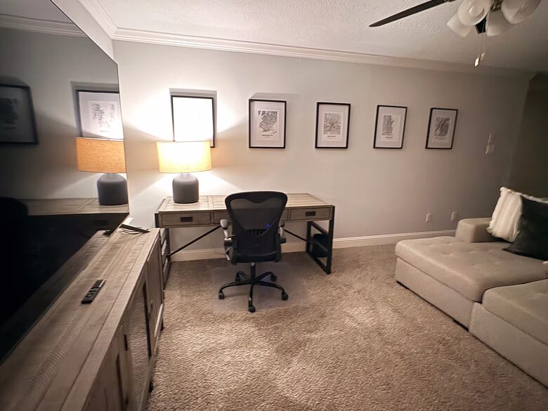 The Woodlands Retreat with Private Hot Tub - The Woodlands, Texas