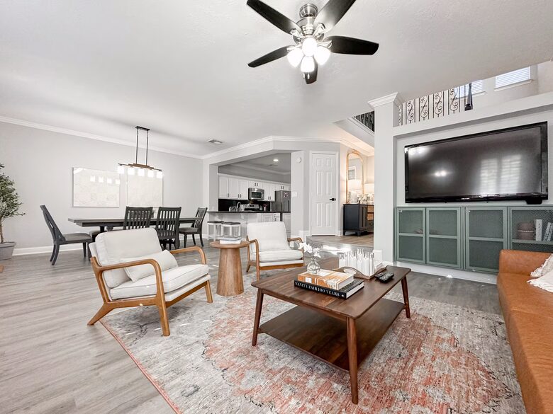 The Woodlands Retreat with Private Hot Tub - The Woodlands, Texas