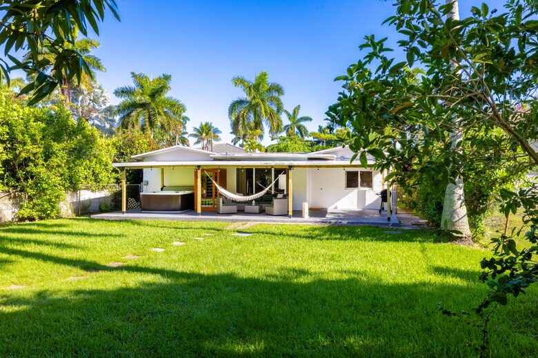 Japandi Oasis Near Miami Beaches - Miami, Florida