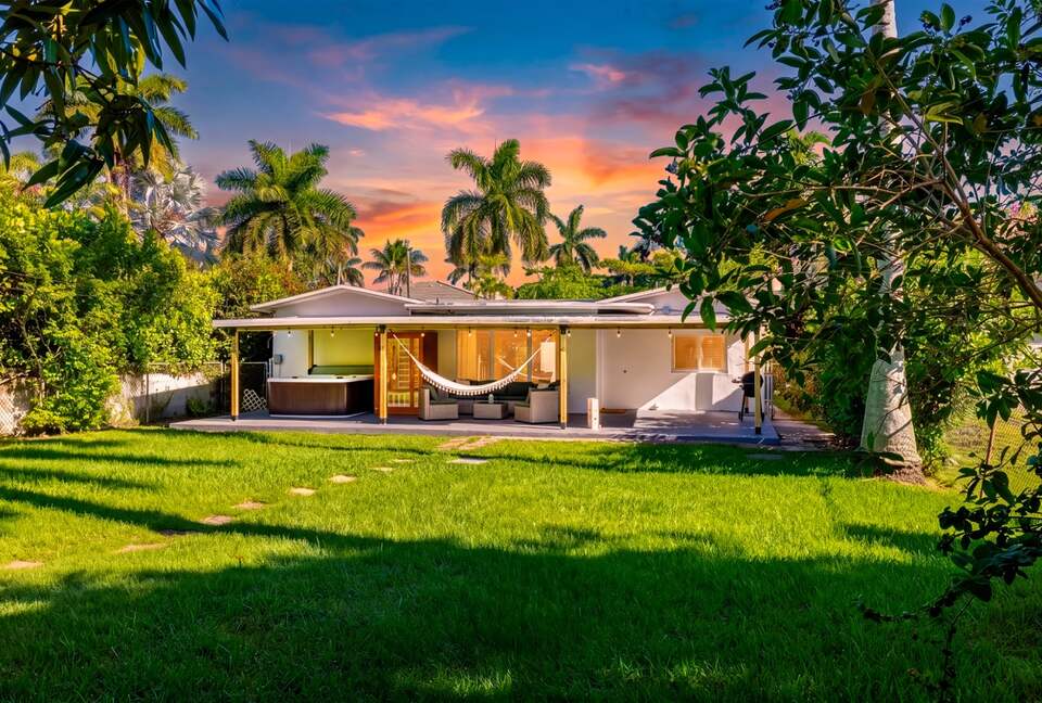 Japandi Oasis Near Miami Beaches - Miami, Florida