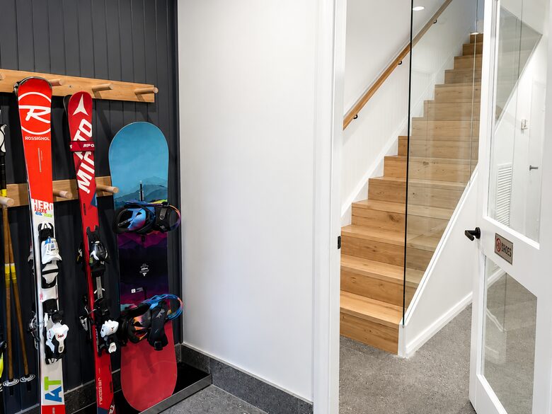Three-Level Thredbo Alpine Chalet near Ski Lifts - Thredbo, Australia