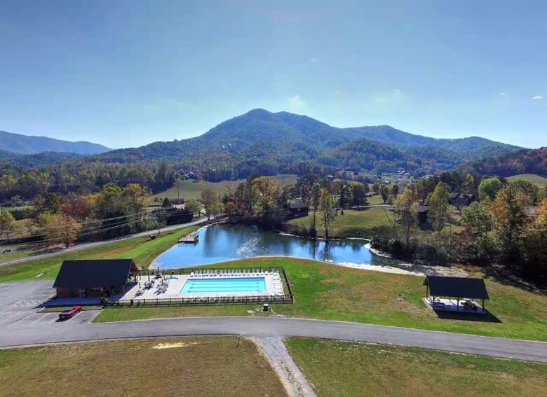 Designer Wears Valley Escape - Sevierville, Tennessee