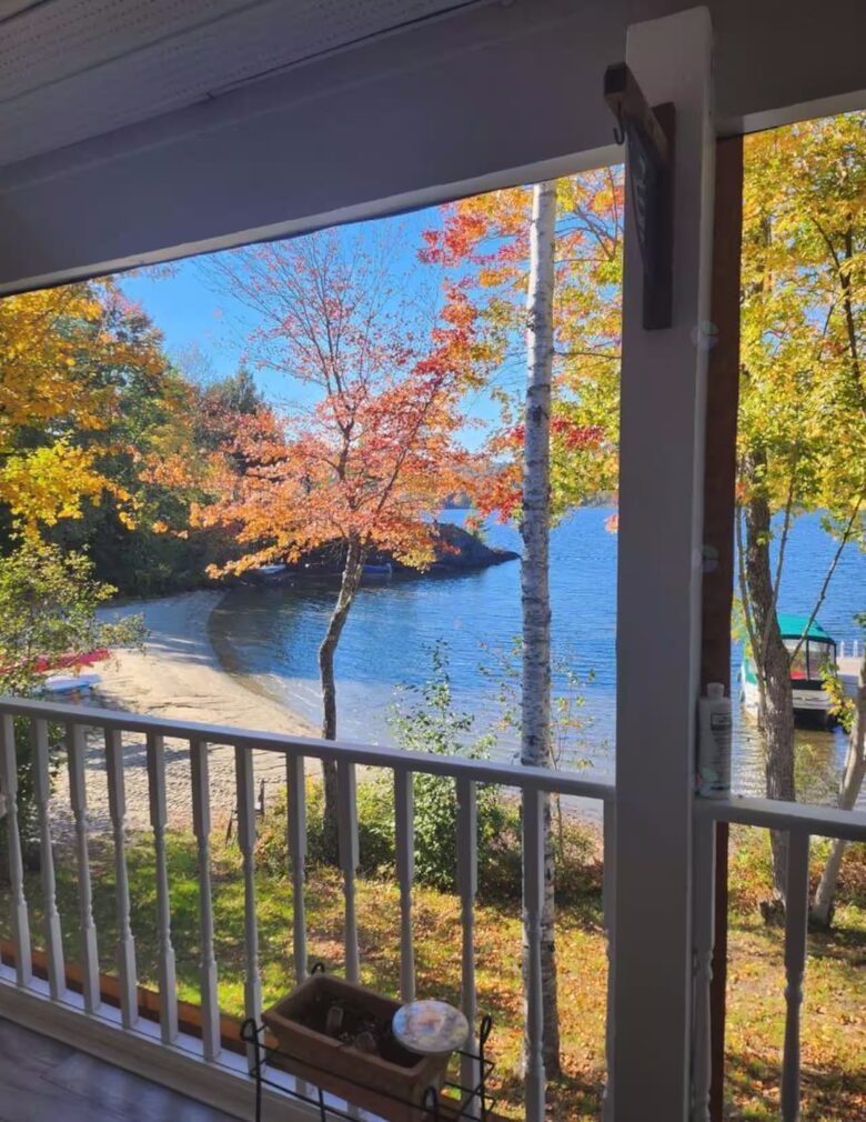 Lake Gagnon Waterfront Chalet with Private Beach and Hot Tub - Duhamel, Canada