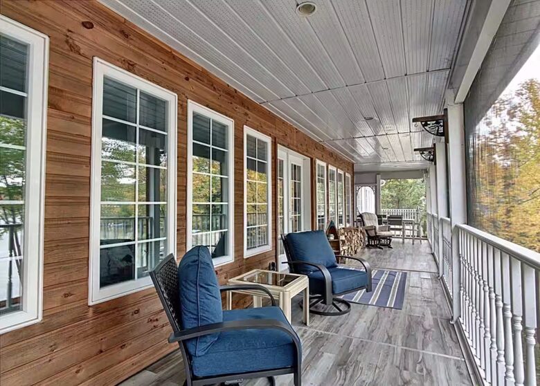 Lake Gagnon Waterfront Chalet with Private Beach and Hot Tub - Duhamel, Canada