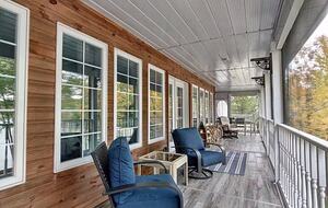 Lake Gagnon Waterfront Chalet with Private Beach and Hot Tub - Duhamel, Canada