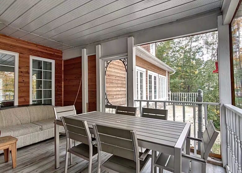 Lake Gagnon Waterfront Chalet with Private Beach and Hot Tub - Duhamel, Canada