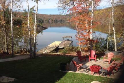 Lake Gagnon Waterfront Chalet with Private Beach and Hot Tub - Duhamel, Canada