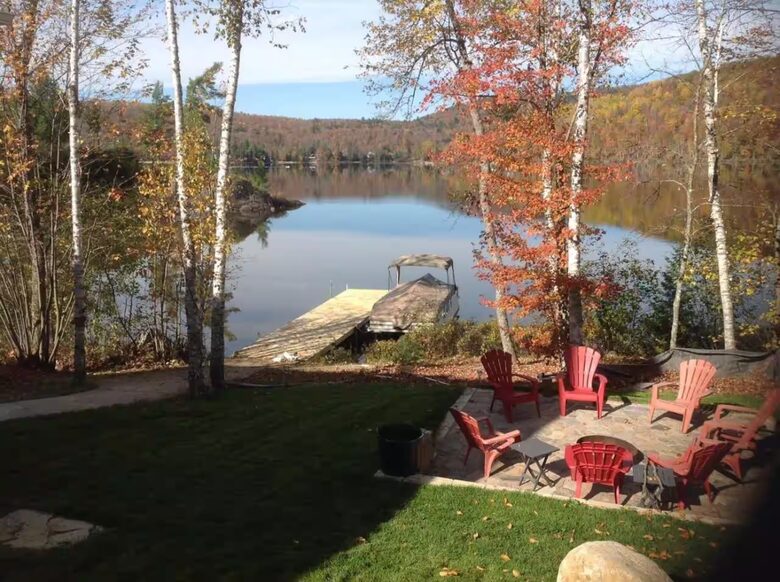 Lake Gagnon Waterfront Chalet with Private Beach and Hot Tub - Duhamel, Canada