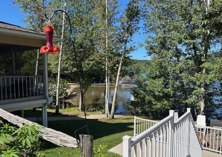 Lake Gagnon Waterfront Chalet with Private Beach and Hot Tub - Duhamel, Canada