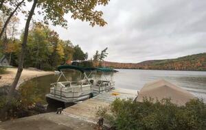 Lake Gagnon Waterfront Chalet with Private Beach and Hot Tub - Duhamel, Canada