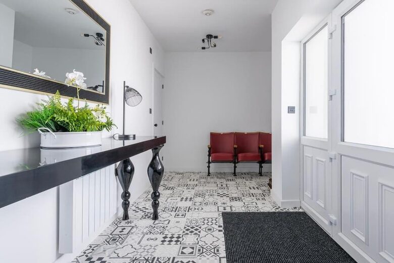 Elegant 18th-Century Hall with Modern Comforts - Edwinstowe, United Kingdom