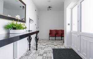 Elegant 18th-Century Hall with Modern Comforts - Edwinstowe, United Kingdom