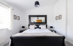 Elegant 18th-Century Hall with Modern Comforts - Edwinstowe, United Kingdom