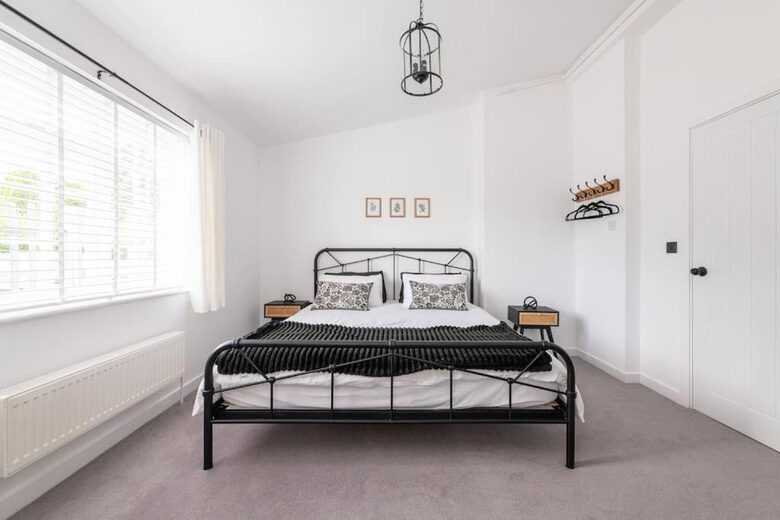 Elegant 18th-Century Hall with Modern Comforts - Edwinstowe, United Kingdom