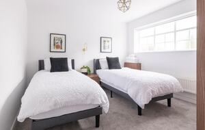 Elegant 18th-Century Hall with Modern Comforts - Edwinstowe, United Kingdom