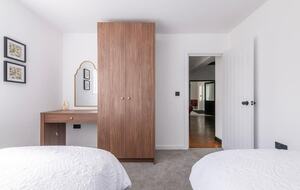 Elegant 18th-Century Hall with Modern Comforts - Edwinstowe, United Kingdom