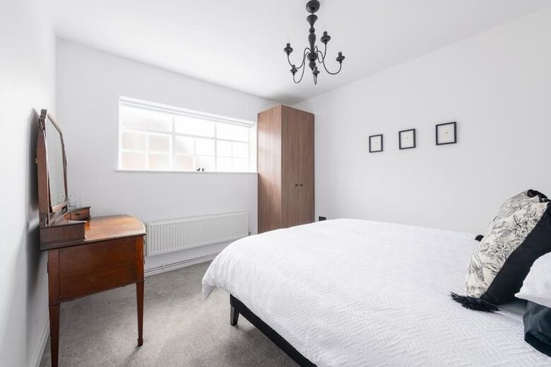 Elegant 18th-Century Hall with Modern Comforts - Edwinstowe, United Kingdom