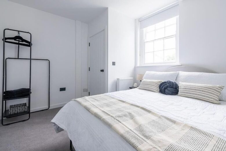Elegant 18th-Century Hall with Modern Comforts - Edwinstowe, United Kingdom