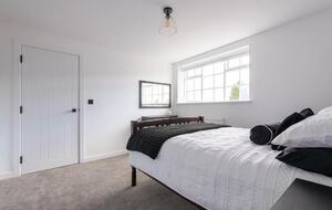 Elegant 18th-Century Hall with Modern Comforts - Edwinstowe, United Kingdom