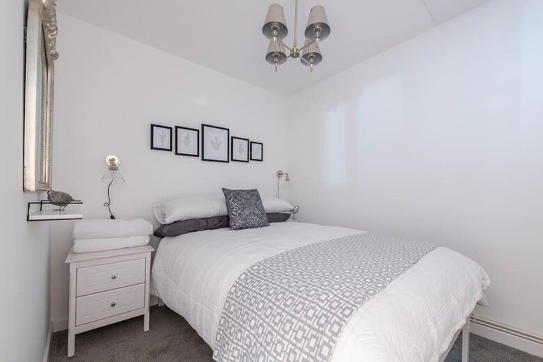 Elegant 18th-Century Hall with Modern Comforts - Edwinstowe, United Kingdom