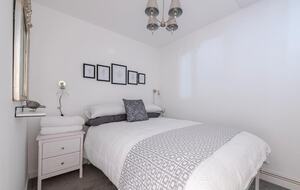Elegant 18th-Century Hall with Modern Comforts - Edwinstowe, United Kingdom