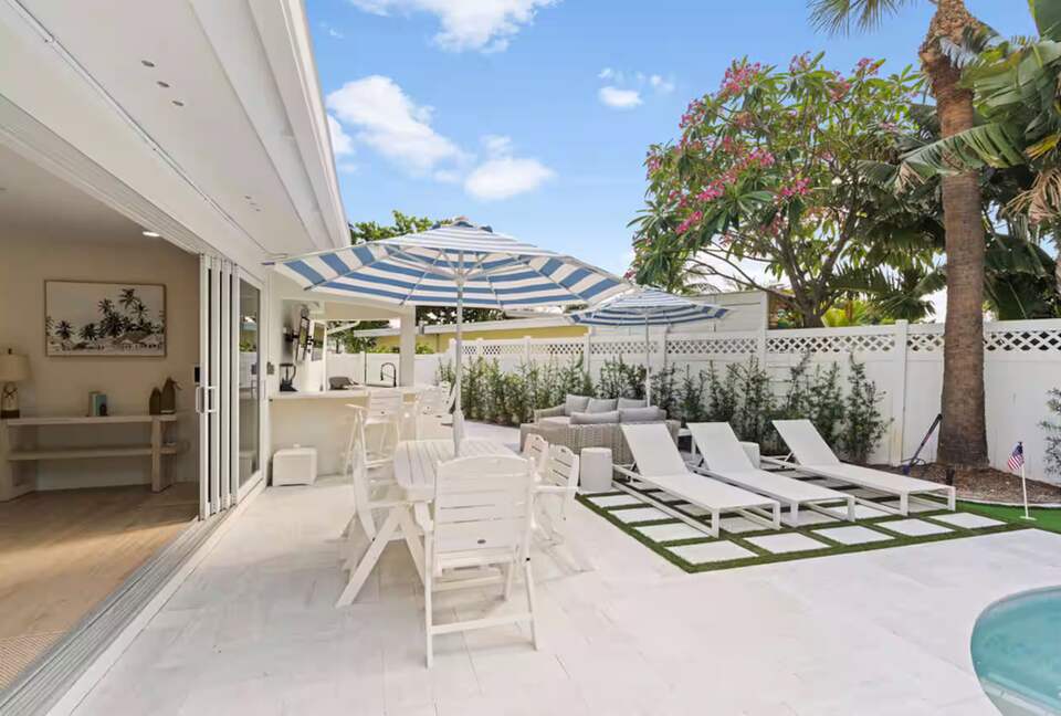 Palm Beach Poolside Haven - Riviera Beach, Florida