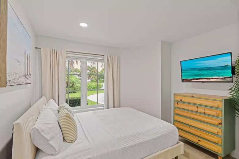 Palm Beach Poolside Haven - Riviera Beach, Florida