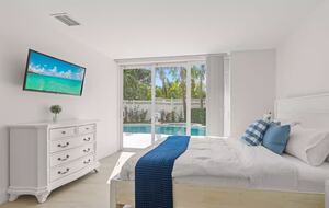 Palm Beach Poolside Haven - Riviera Beach, Florida