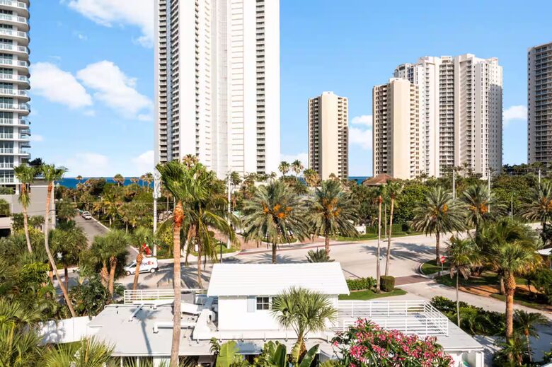 Palm Beach Poolside Haven - Riviera Beach, Florida