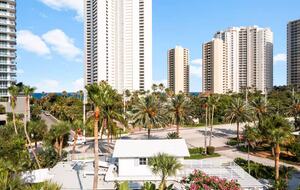 Palm Beach Poolside Haven - Riviera Beach, Florida