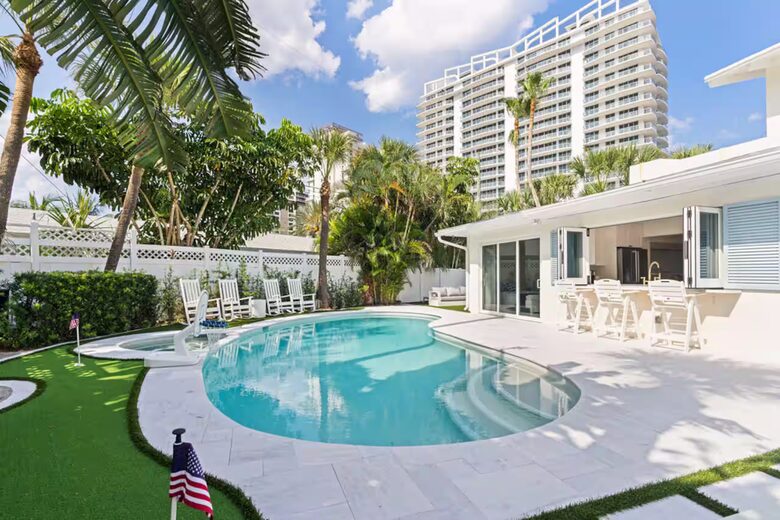 Palm Beach Poolside Haven - Riviera Beach, Florida