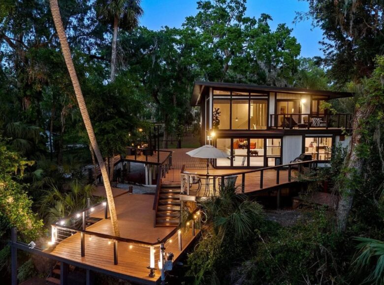 Private Waterfront Haven Along a Tranquil Florida River - Brandon, Florida