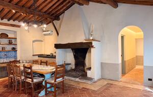 Roman Hill Farmhouse - Monte San Savino, Italy