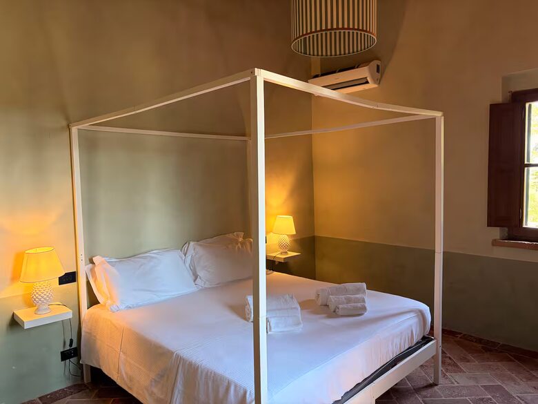 Roman Hill Farmhouse - Monte San Savino, Italy