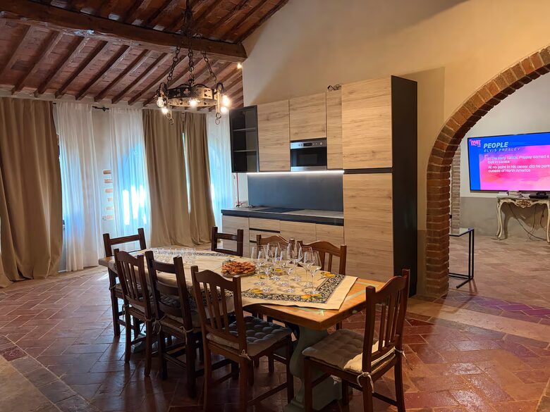 Roman Hill Farmhouse - Monte San Savino, Italy